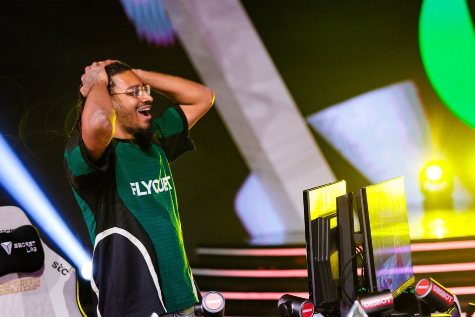 EWC《街霸6》再現(xiàn)提前開香檳，中國選手小孩涉險戰(zhàn)勝Punk